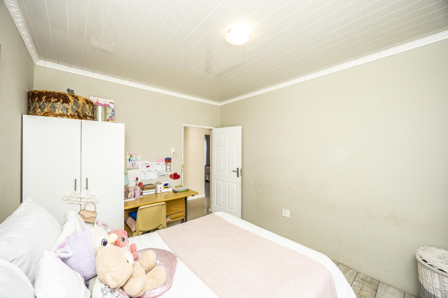 5 Bedroom Property for Sale in Summerpride Eastern Cape